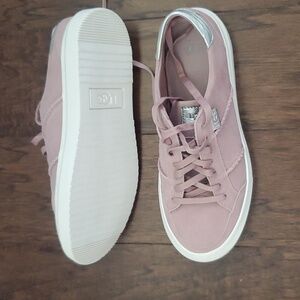 UGG SNEAKERS